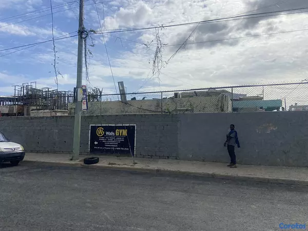 solares y terrenos - Solar comercial  2,500 metros  zona estratégica para nave y comp.calle principal 6