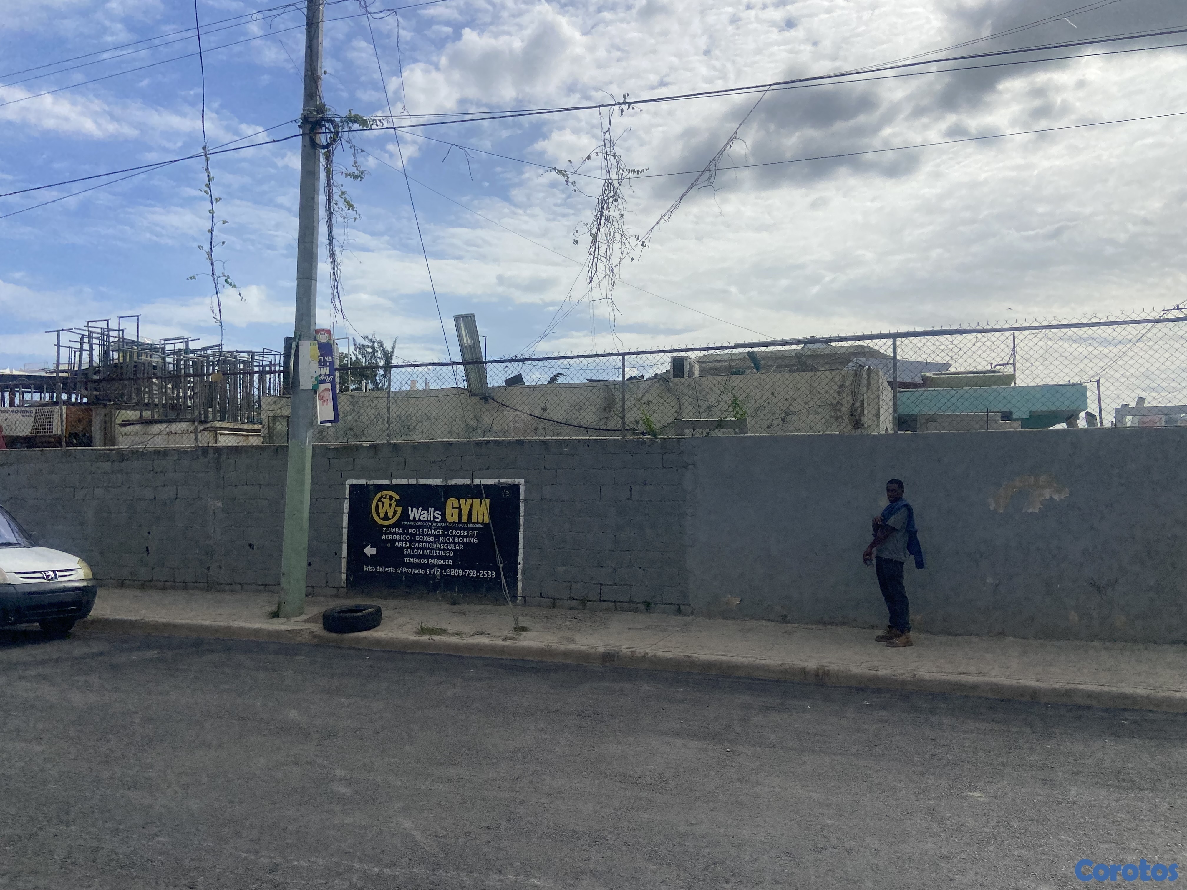 solares y terrenos - Solar comercial  2,500 metros  zona estratégica para nave y comp.calle principal 6