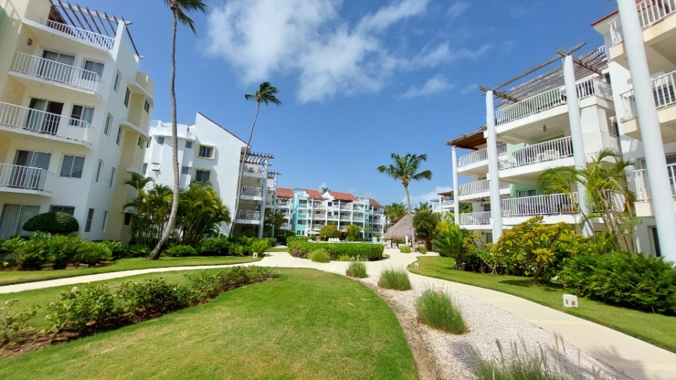 Apartamento en Venta Amueblado en Los Corales - Frente Playa