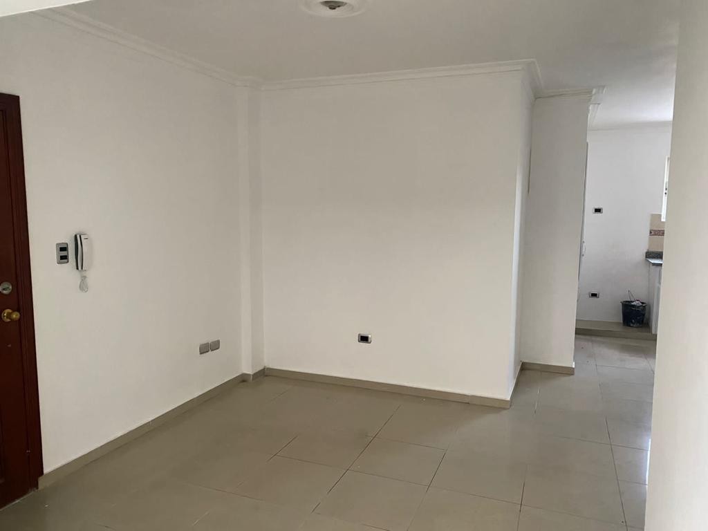 apartamentos - Apartamento tercer nivel en Alma Rosa I, buen tamaño 4