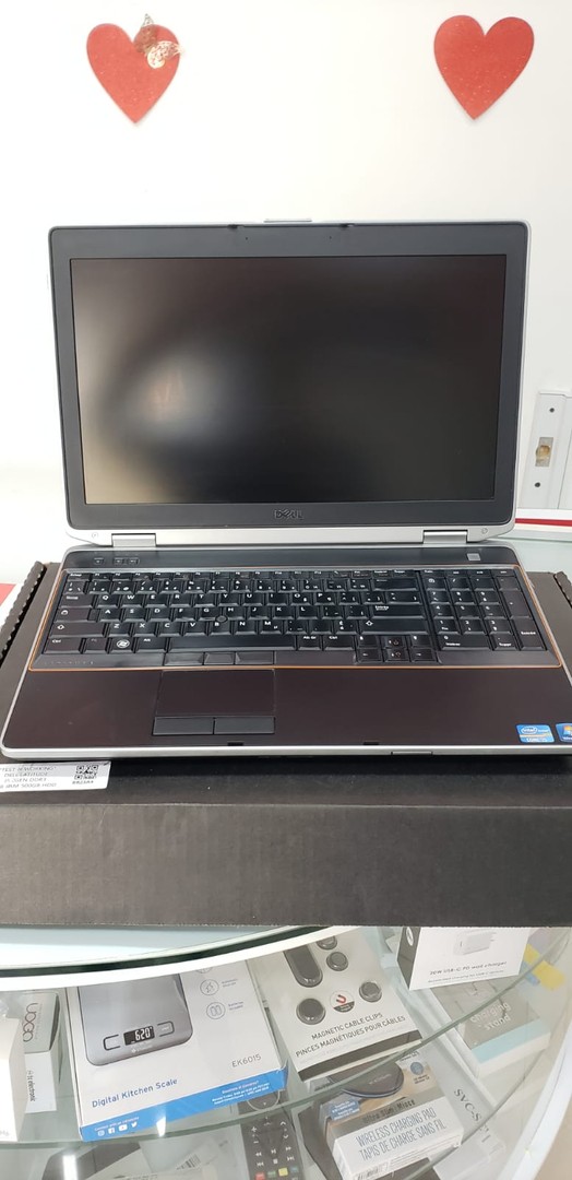 computadoras y laptops - Laptops varias. Toshiba, Dell, Fujitsu 4