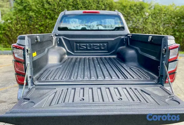 jeepetas y camionetas - Isuzu DMAX LSE 4x4  2026 (NUEVO) 9