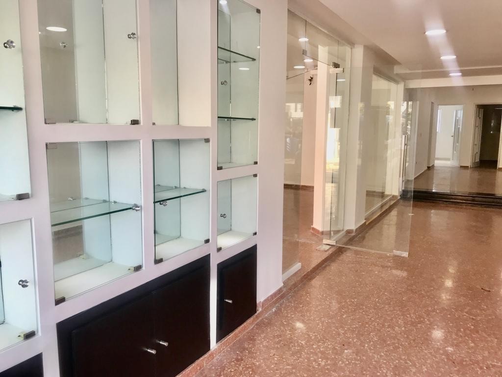 oficinas y locales comerciales - Local Comercial  de 300 MT2 1