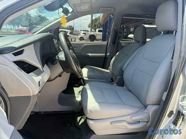 jeepetas y camionetas - Toyota Sienna 2020 4