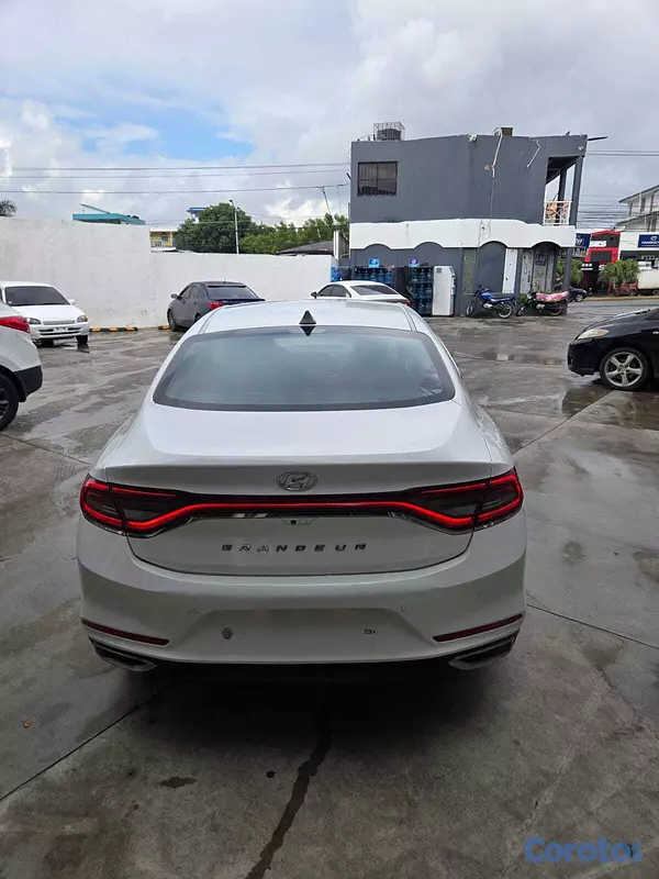carros - HYUNDAI GRANDEUR 2018 BLANCO 6