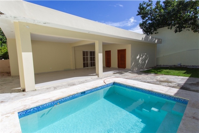 casas - Venta de casa en arroyo hondo 3 con piscina 694mts Distrito Nacional 0