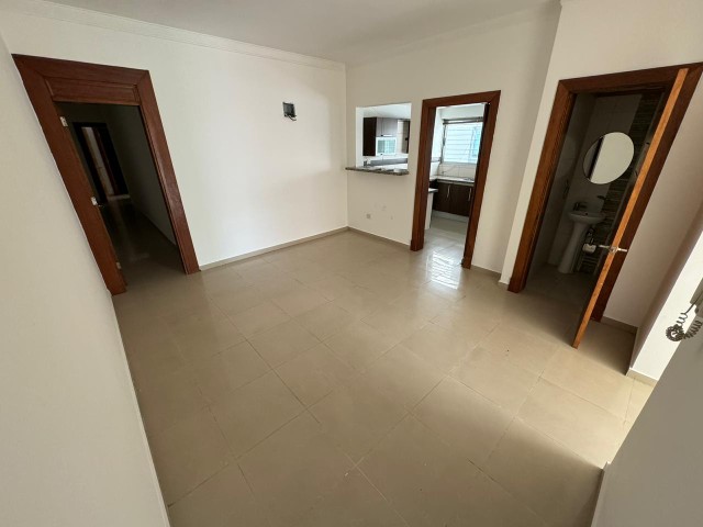 apartamentos - Alquiler de Apartamento Vacio Amplio en Seralles 1