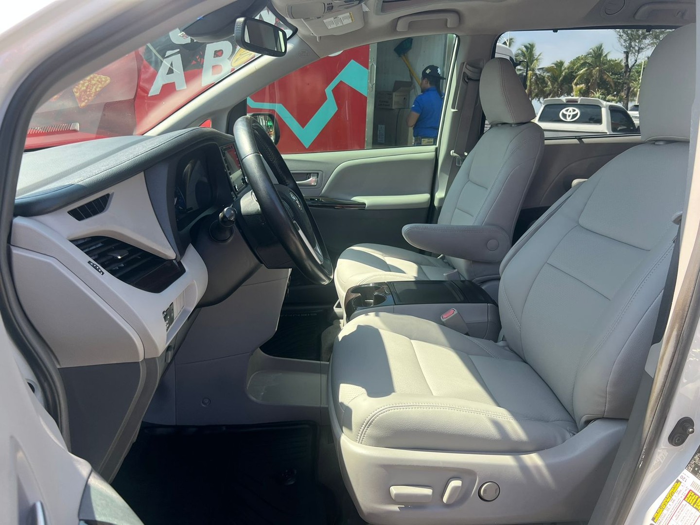 jeepetas y camionetas - Toyota Sienna XLE 2019 4