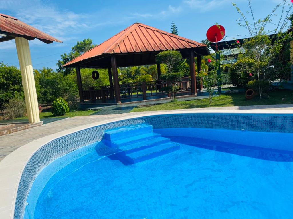 casas vacacionales y villas - Venta de Villa en San Antonio de guerra de 2,069mts con piscina Santo Domingo 3