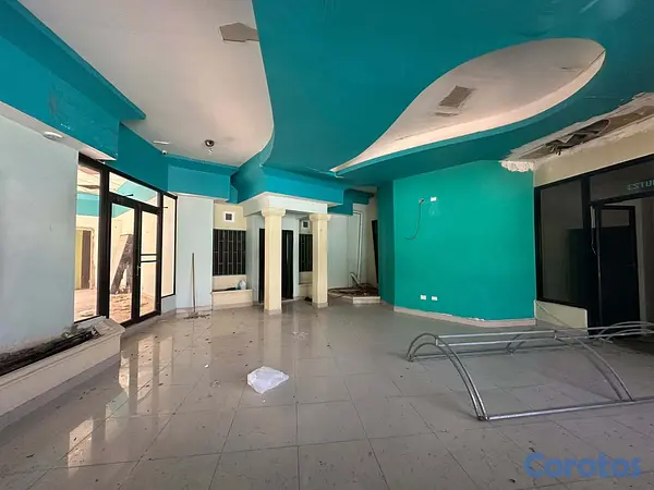 oficinas y locales comerciales - Edificio Comercial con Nave Industrial en Autopist 7