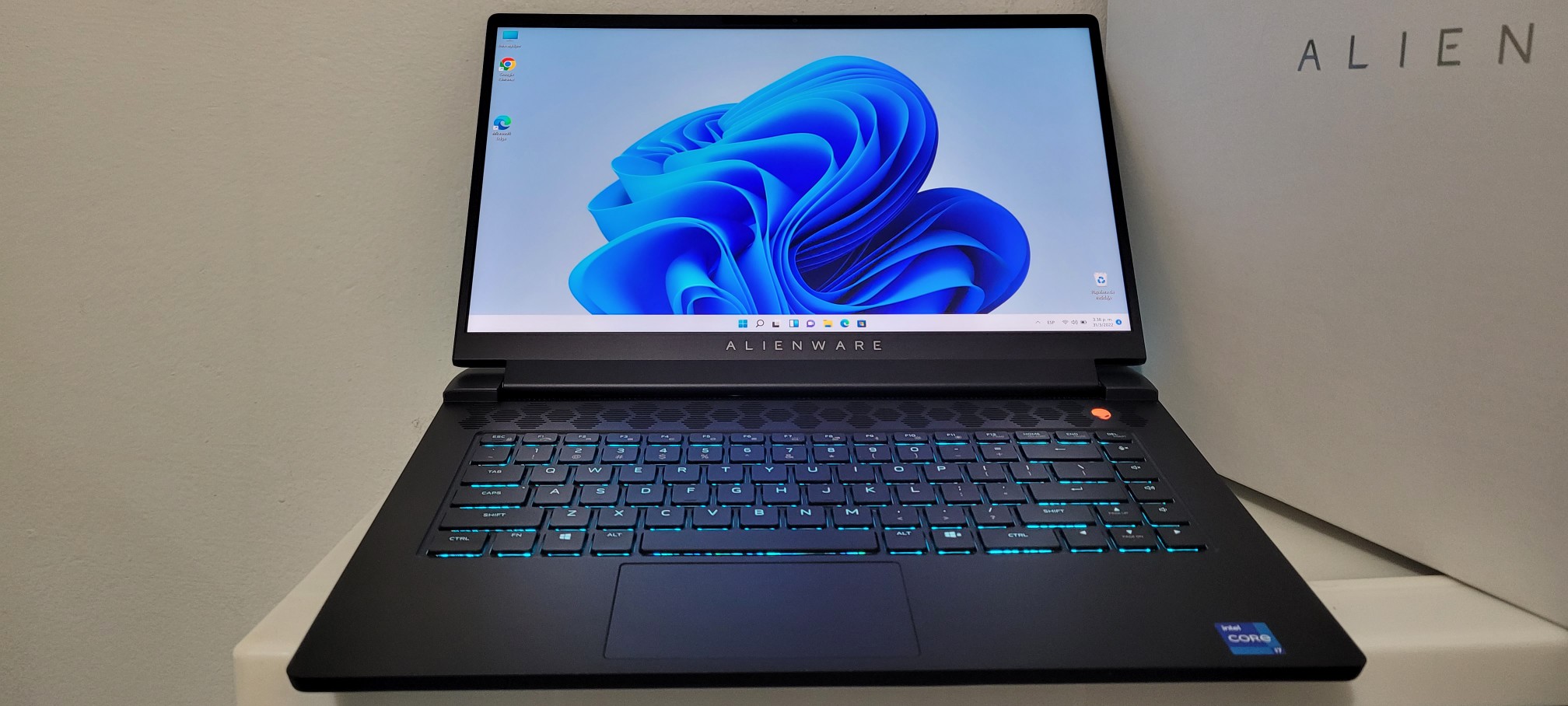 computadoras y laptops - Alienware M1 15 Pulg Core i7 11va Gen Ram 16gb Nvidea RTX 3060 6gb de Caja