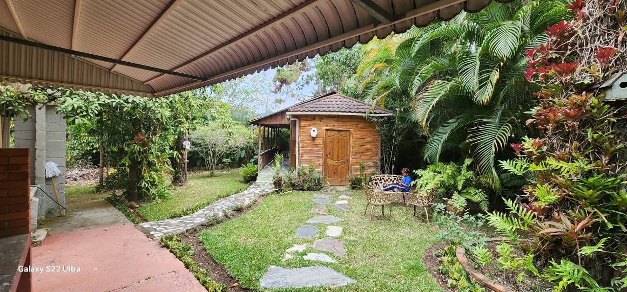 casas vacacionales y villas - Vendemos o rentamos hermosa casa con dos cabañas con solar en Jarabacoa 5