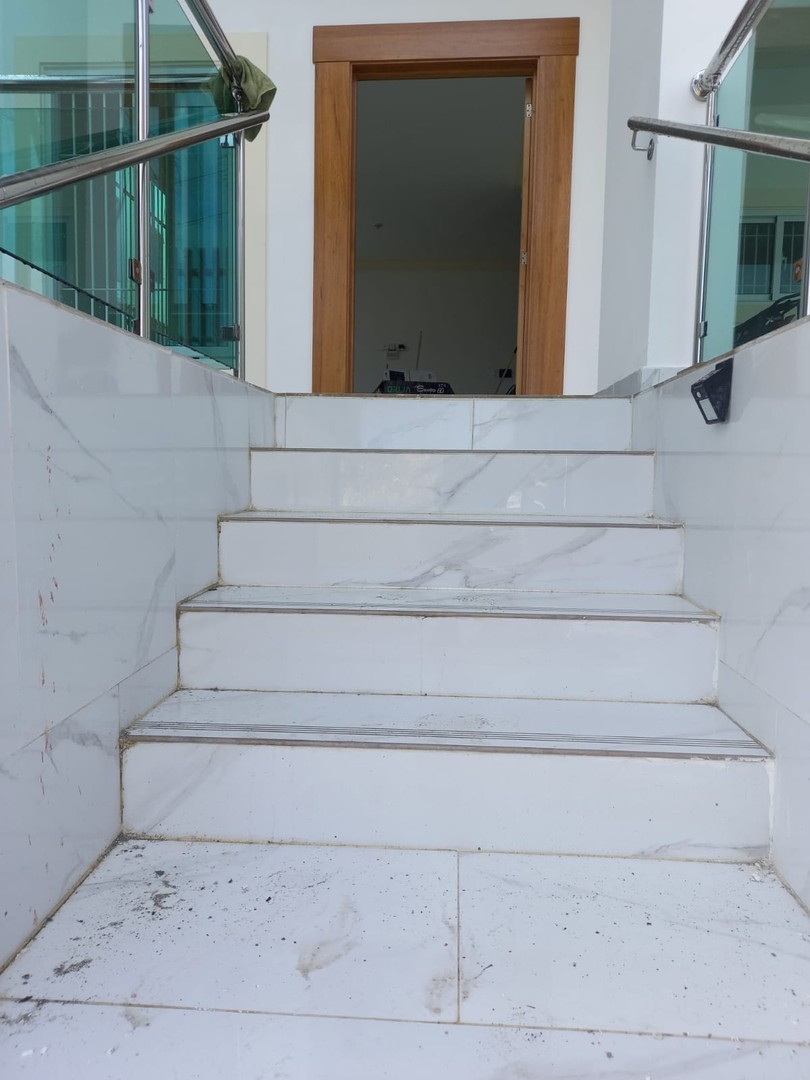 casas - Casa de 2 niveles en venta en Los Prados con vista a las montañas  2