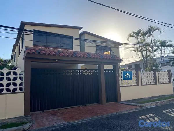 casas - venta de casa con 300mts próximo a la avenida España Santo Domingo este  3