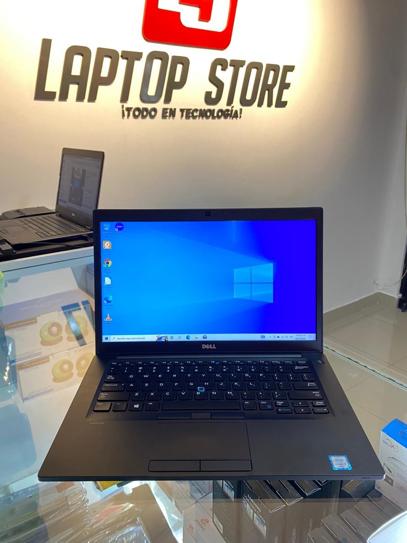 computadoras y laptops - Laptop Dell Latitude E7480 14" Core i7 8GB 256GB SSD Windows 10 instalado
