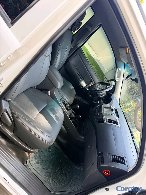 jeepetas y camionetas - Toyota hilux 2013 9