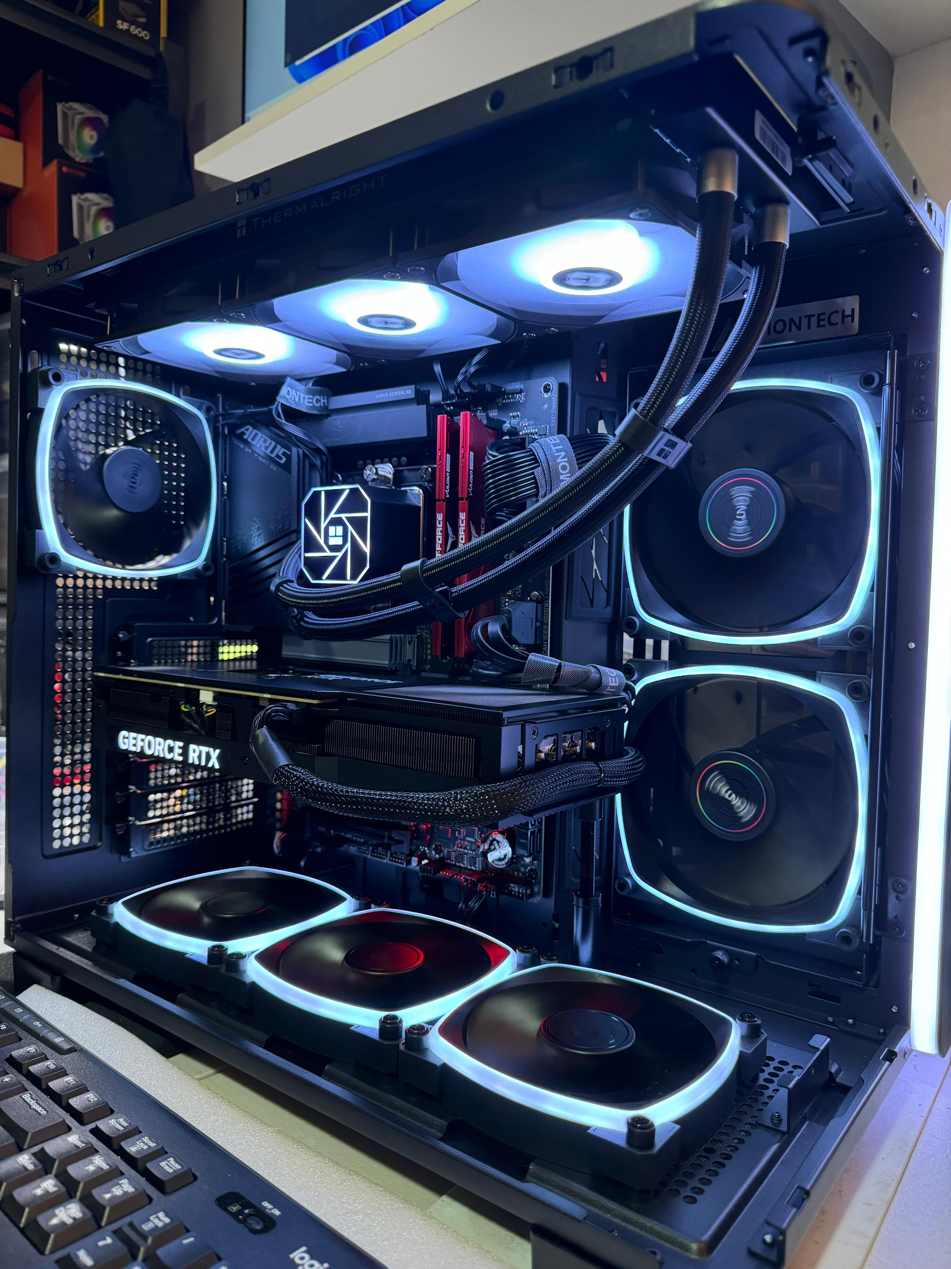 computadoras y laptops - CPU Core i9 13th, 32GB RAM, 1TB M2, NVidia RTX 4070, 360mm WaterCooler, Nueva 3