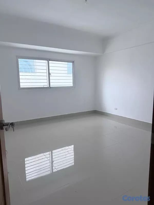 apartamentos - alquiló Evaristo Morales dos habitaciones con su baño dos parqueos balcón servic 2
