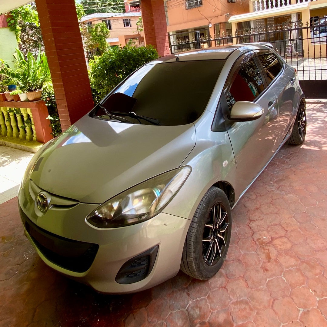 carros - Se vende Mazda Demio 2014