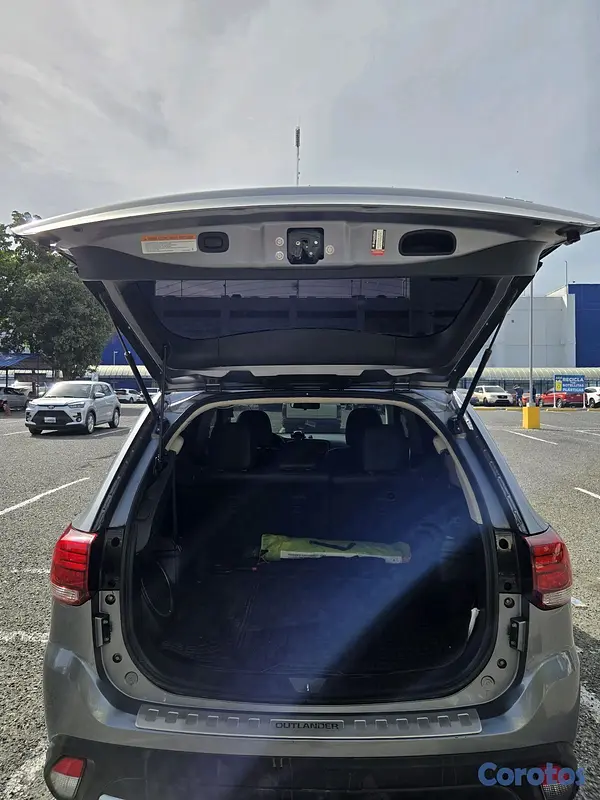 jeepetas y camionetas - Mitsubishi outlander  8