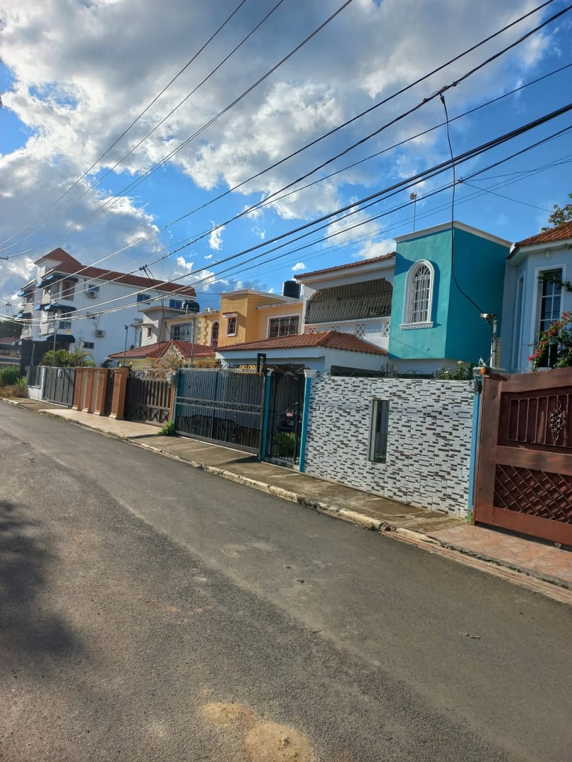 casas - Venta de casa en el residencial mirador del este Santo Domingo 310mts 5