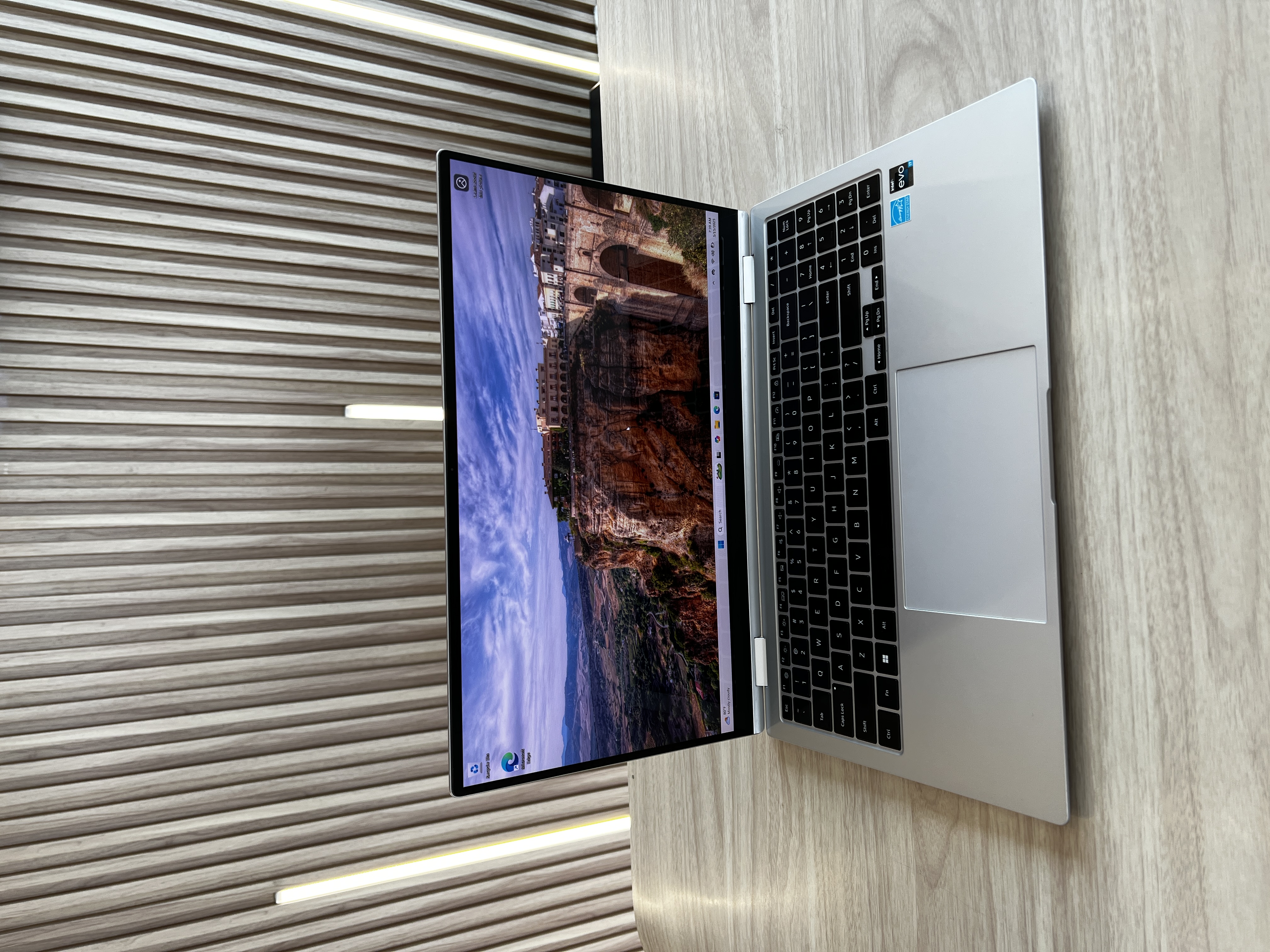 computadoras y laptops - BOOK 2 PRO 15.6" 360 i7 16/1TB INTEL IRIS XE 