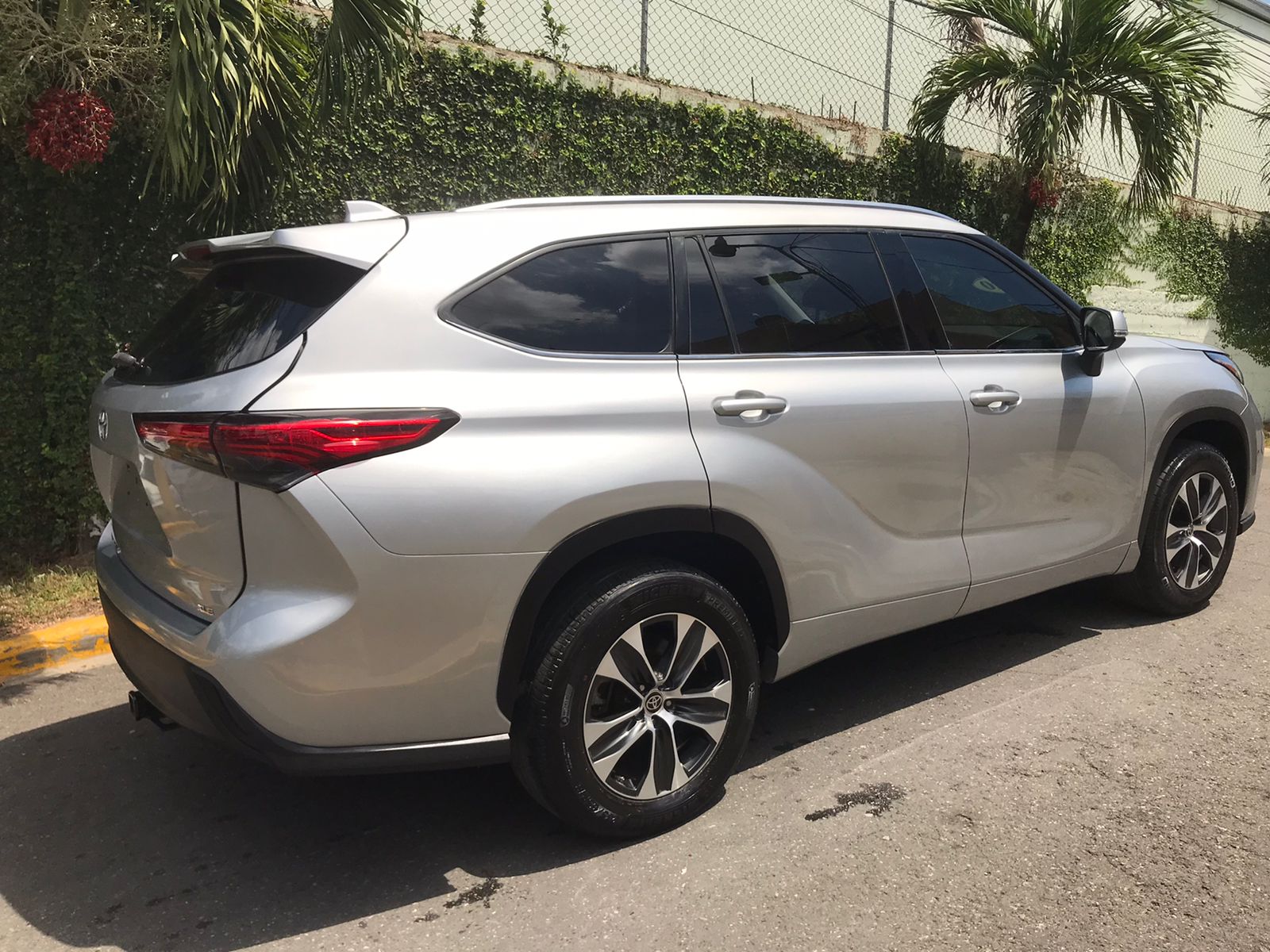jeepetas y camionetas - TOYOTA HIGHLANDER XLE 2020 3