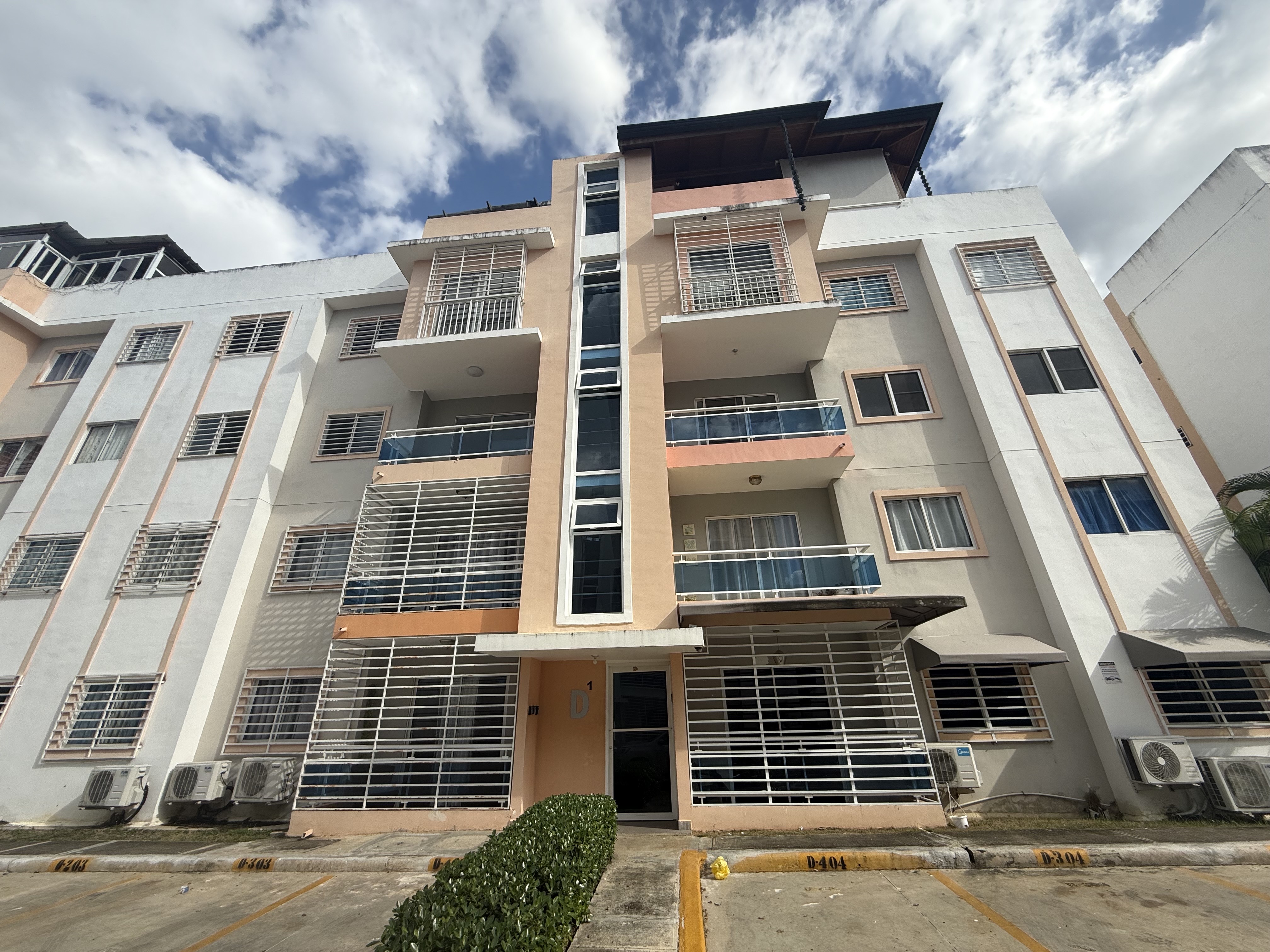 apartamentos - vendo en palma real santiago un tercer nivel  1