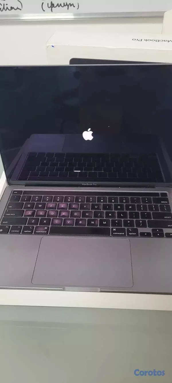 computadoras y laptops - MacBook Pro 13” (M1, 2020) – 8 GB RAM | 512 GB SSD 3