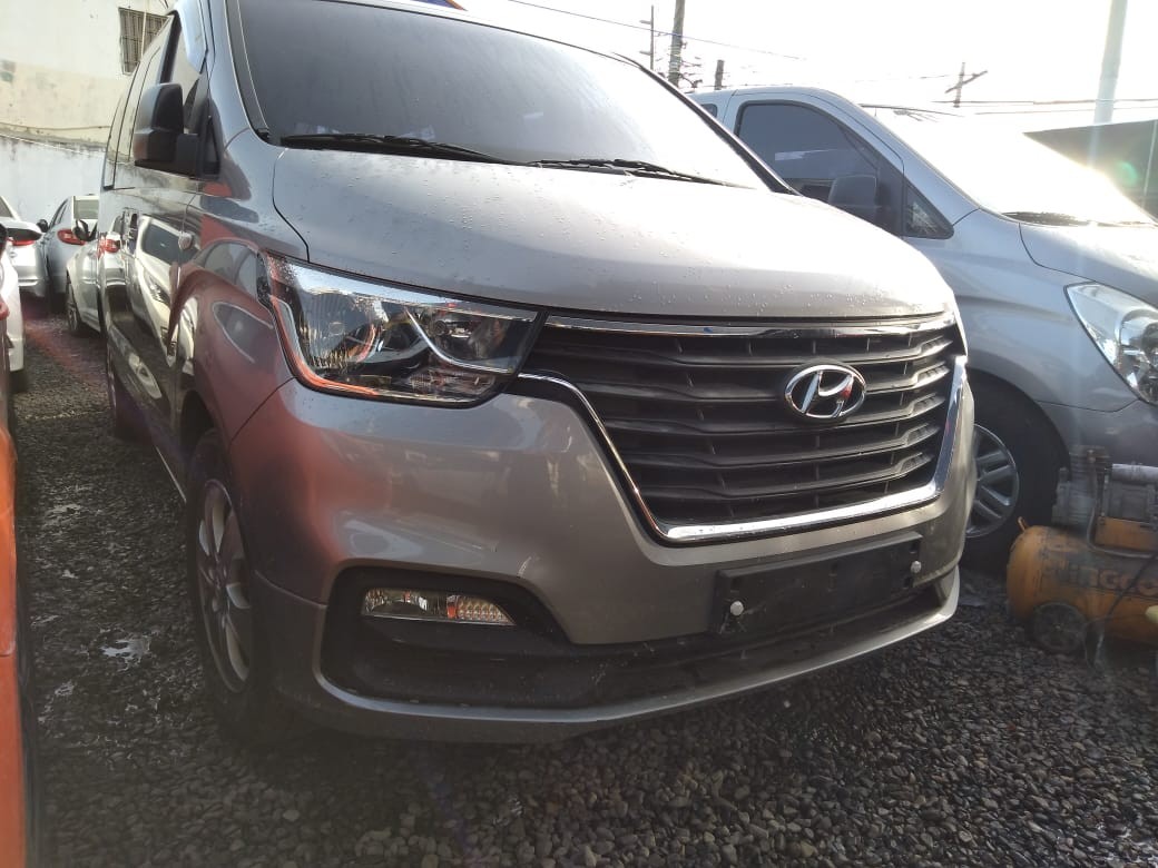 jeepetas y camionetas - HYUNDAI GRAND STAREX 2018 GRIS 4