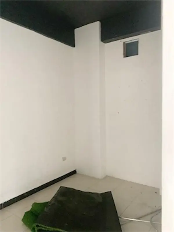 oficinas y locales comerciales - Local céntrico con espacio amplio 7