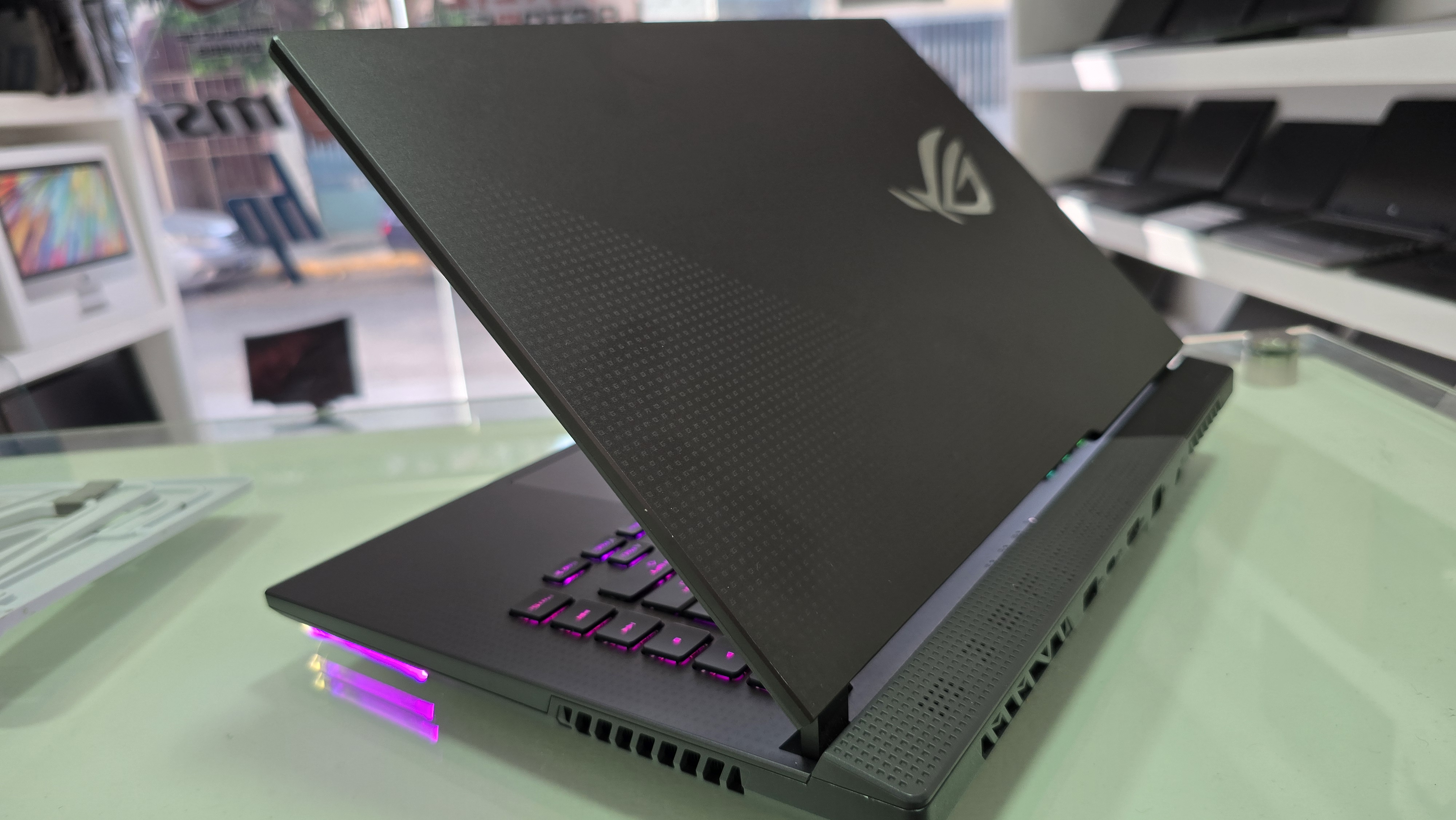 computadoras y laptops - Asus Strix 15 Ryzen 9 Ram 32gb ddr4 Disco 1000gb SSD NVIDEA Rtx 3070 8gb  4