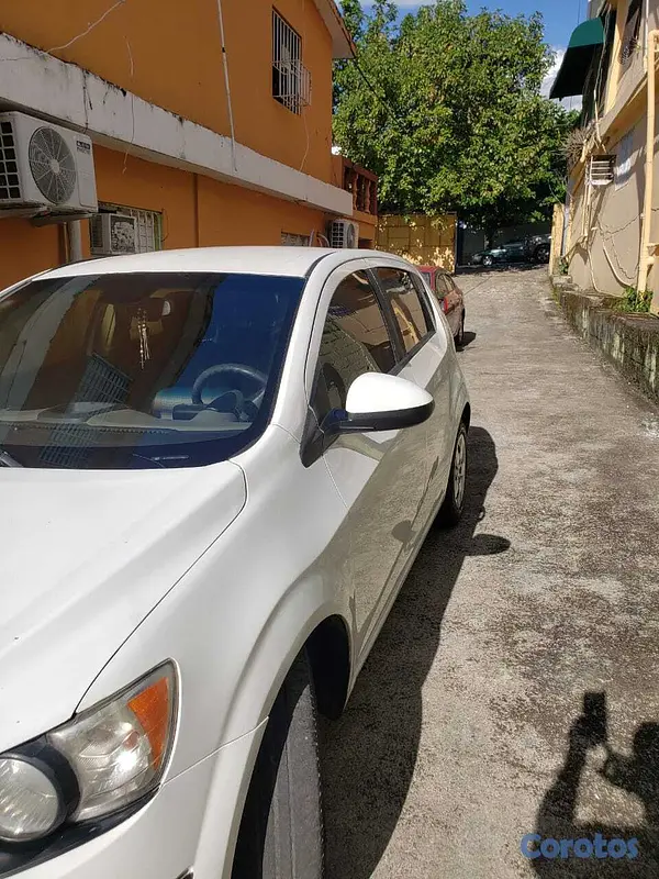 carros - Chevrolet Sonic 2013 3