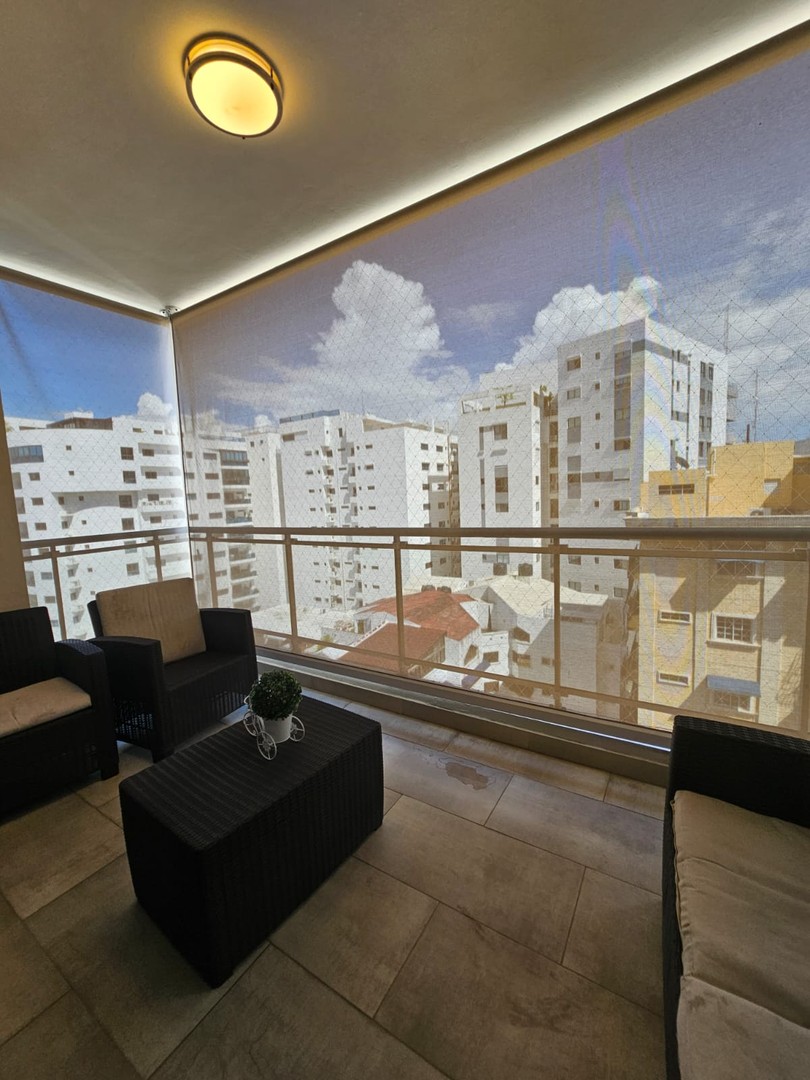 apartamentos - Hermoso Apto de 2 Habitaciones en Torre Moderna con Área Social en Naco.  4