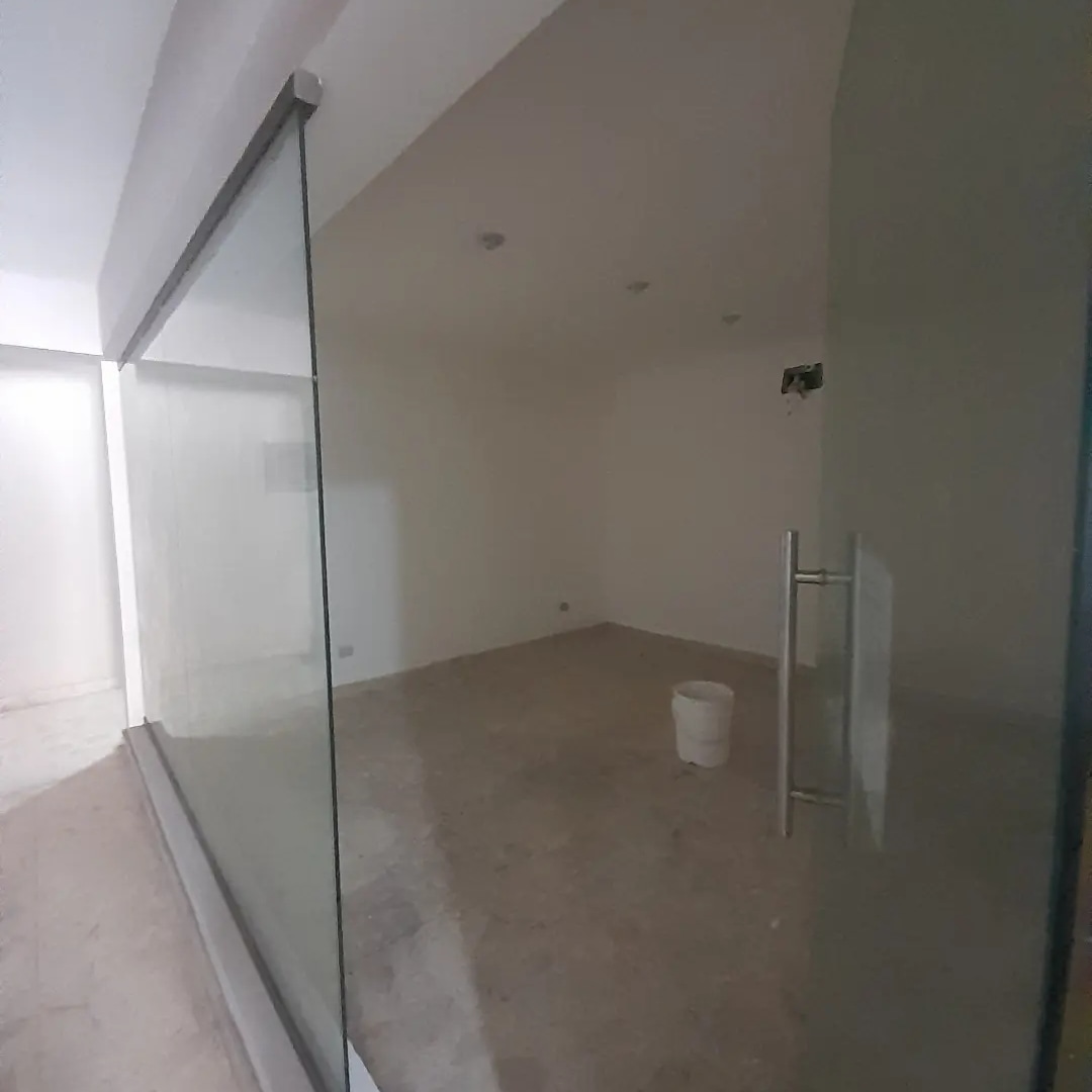 oficinas y locales comerciales - Rento local en plaza Duran en Manoguayabo