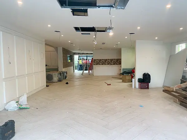 oficinas y locales comerciales - Local amplio en Piantini 400 m 10