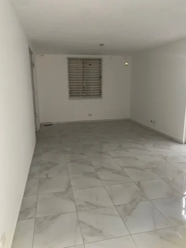 oficinas y locales comerciales - Local céntrico en Piantini 4