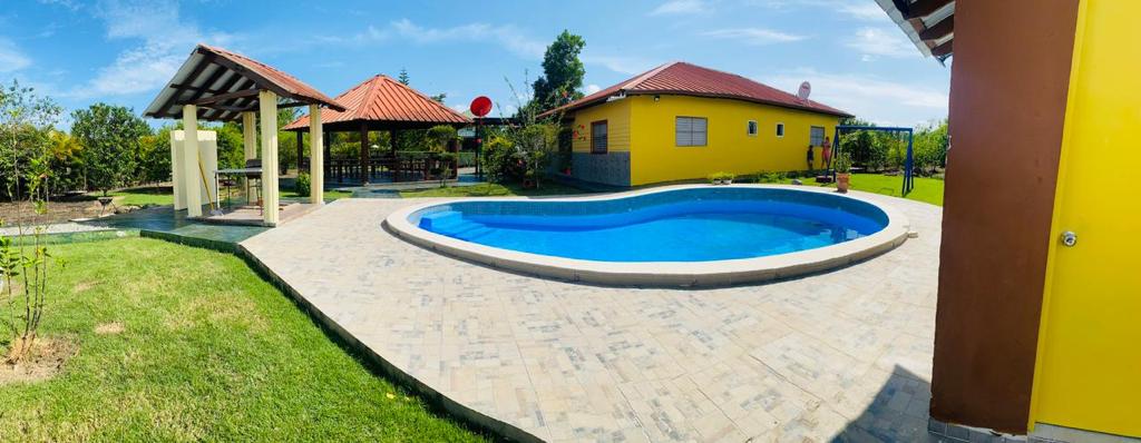 casas vacacionales y villas - Venta de Villa en San Antonio de guerra de 2,069mts con piscina Santo Domingo 1