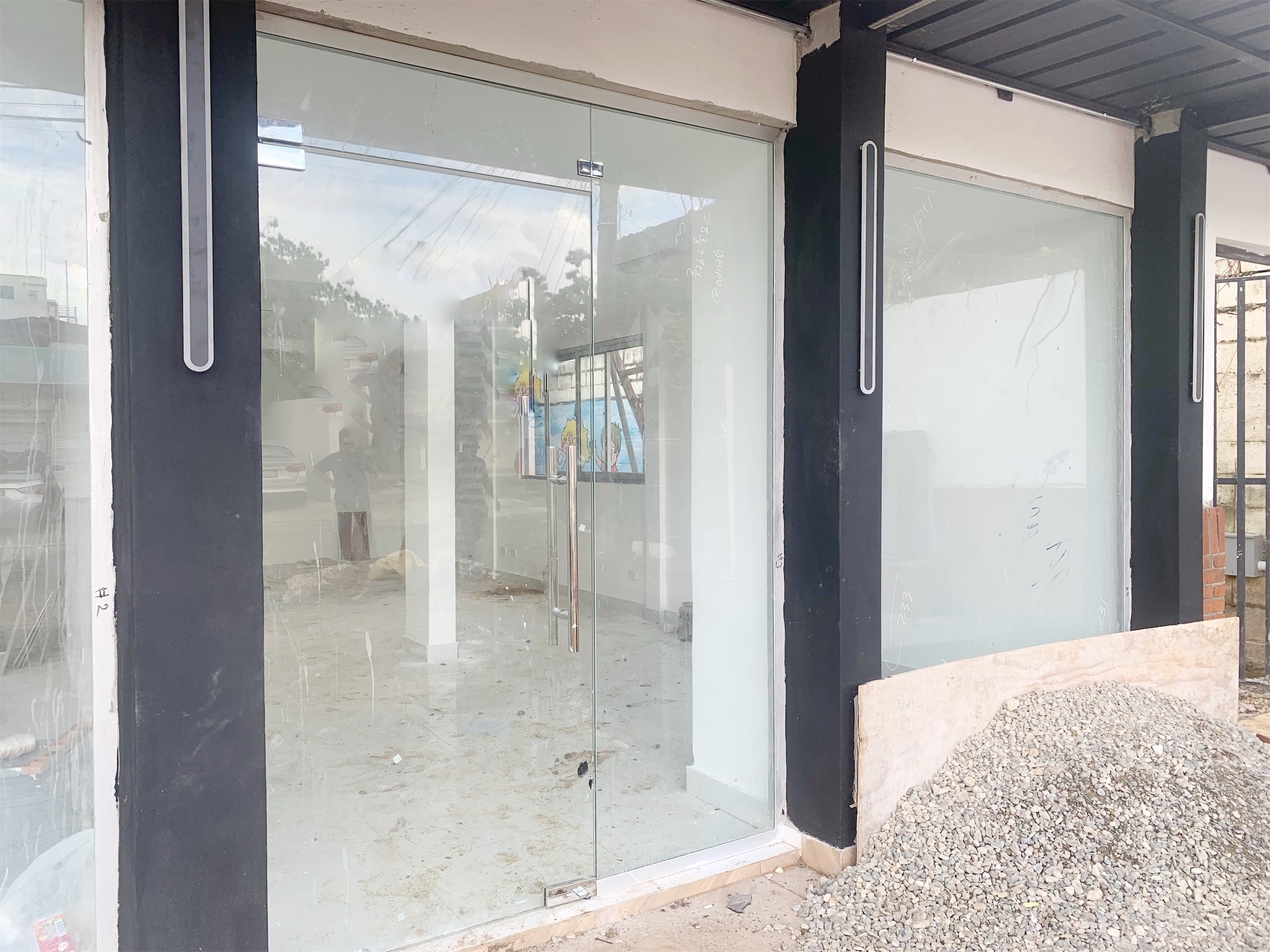 oficinas y locales comerciales - Local en primer nivel en los Prados  3