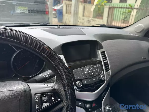 carros - es un carro en Excelente condiciones  13