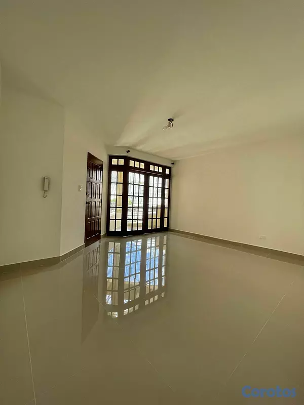 apartamentos - Vendo apartamento en Urb. Real. 8