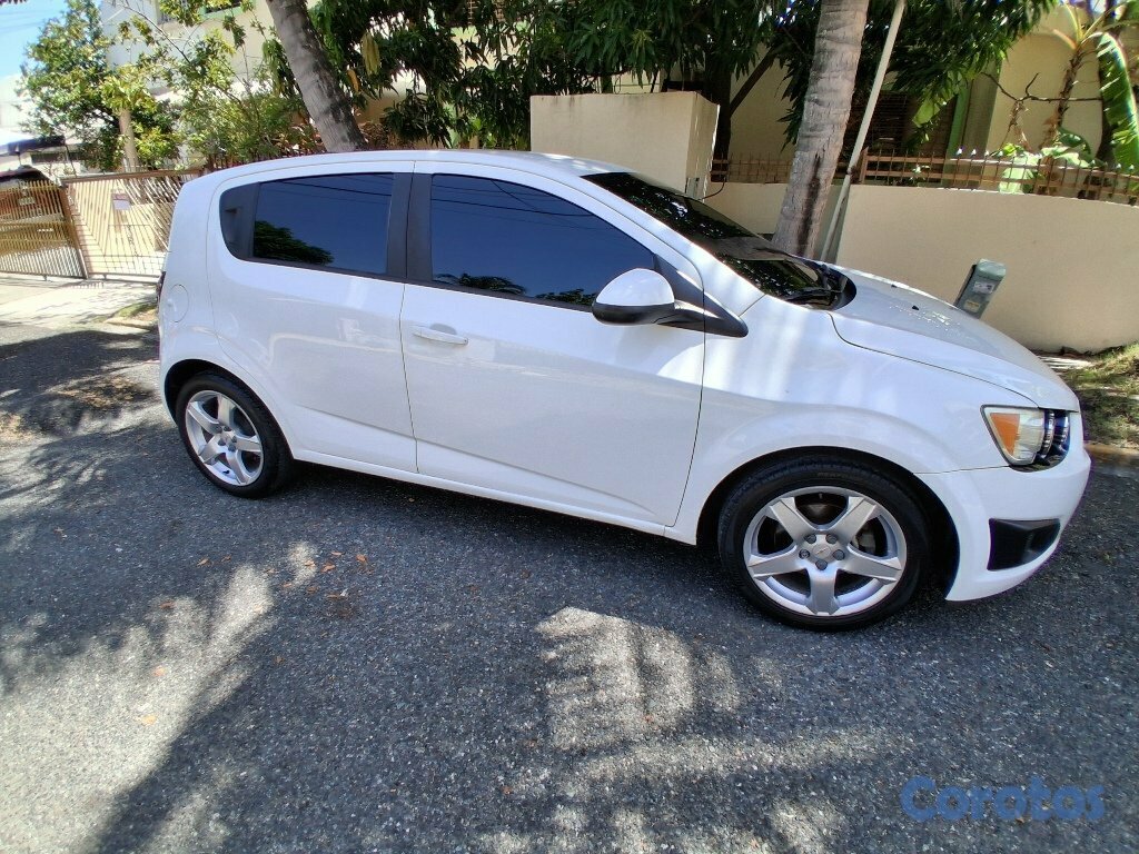 carros - Chevy Sonic Mecanico 2015 LS Hatchback  3