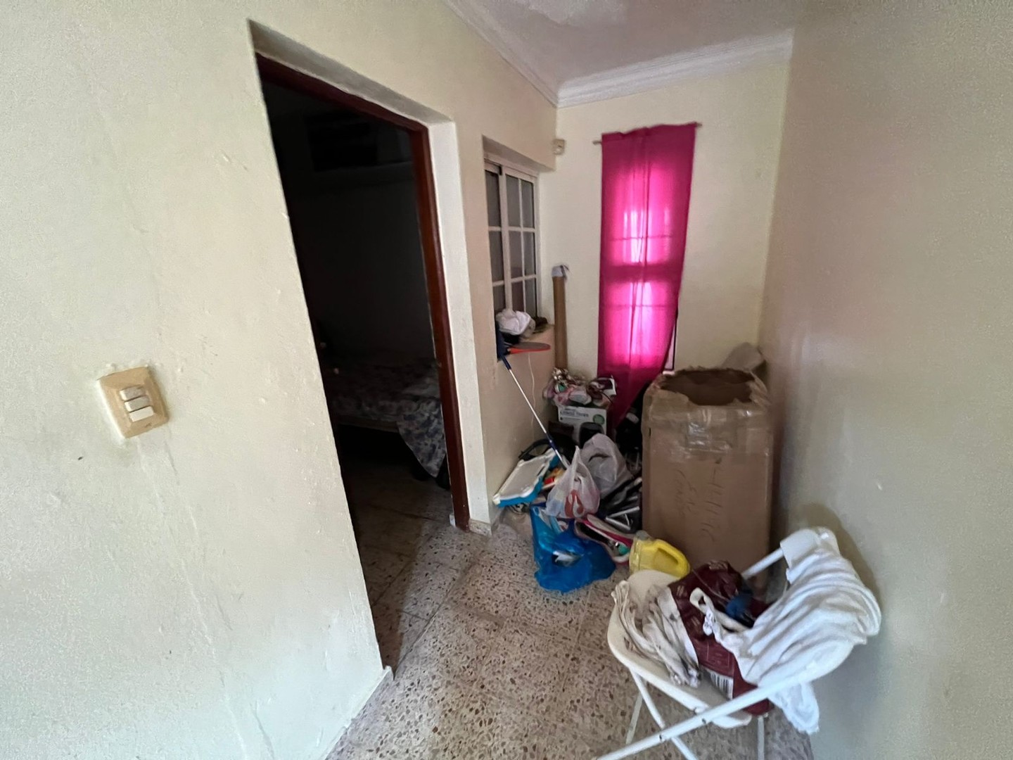 casas - Bonita Casa en venta 
Ubicada en el Res. Carmen María 
RD$ 12,900,000.00  4