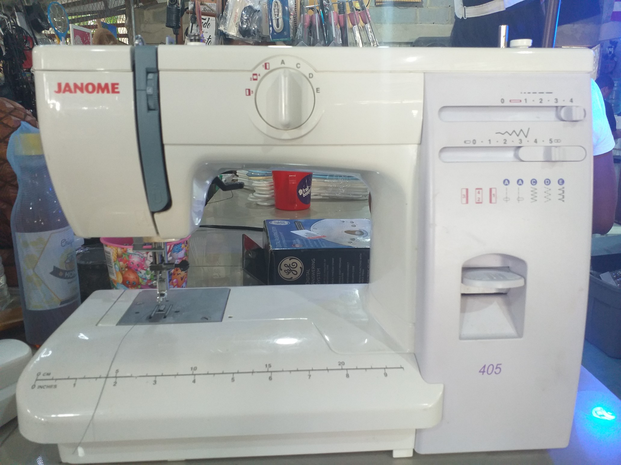 otros electronicos - Maquina de coser