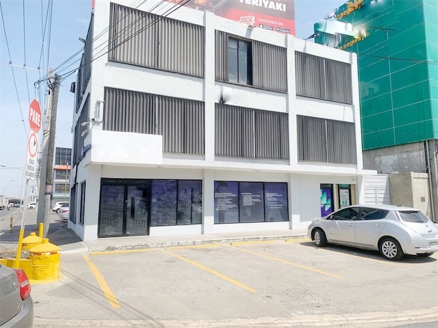 oficinas y locales comerciales - Excelente local 450 metros  prados 7