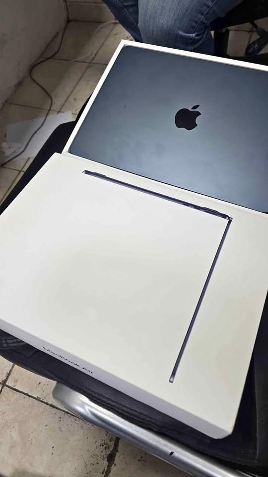 computadoras y laptops - MacBook Air M3 13 512GB 16GB RAM 0