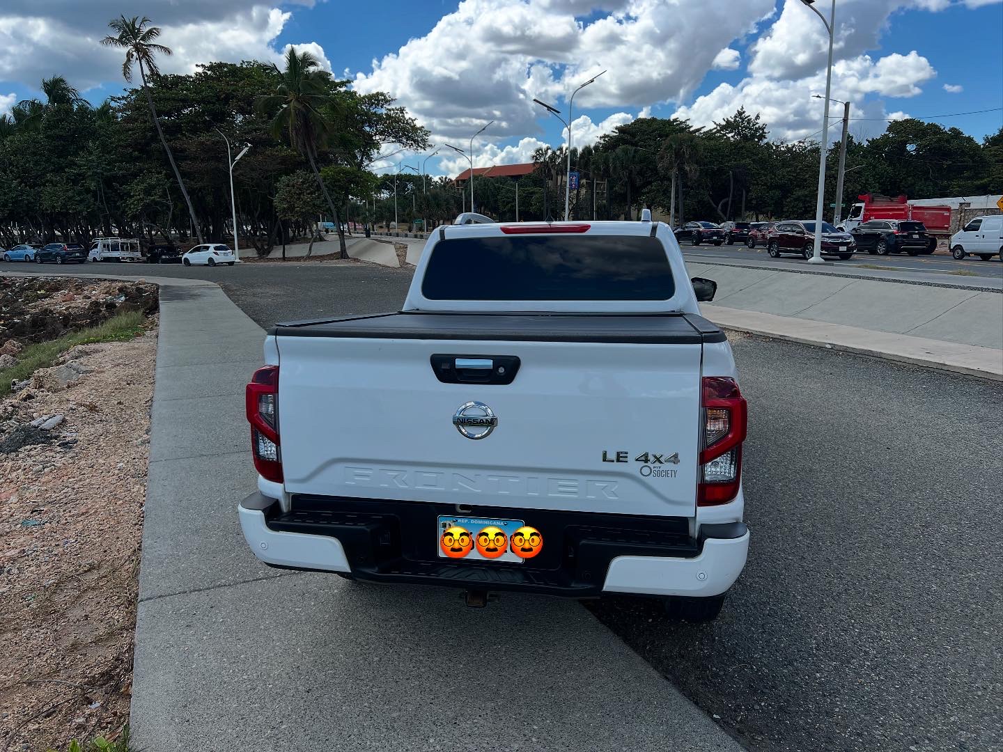 jeepetas y camionetas - Nissan Frontier np300 Le 2023 la más full  9