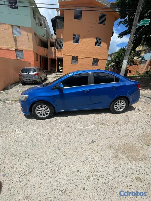 carros - Carro Chevrolet Sonic 2018 2