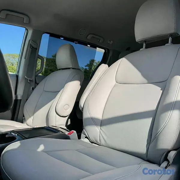 jeepetas y camionetas - TOYOTA SIENNA HANDICAP CLEAN CAR FAX 7