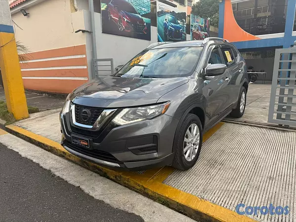 jeepetas y camionetas - Nissan Rogue SV 2020 6